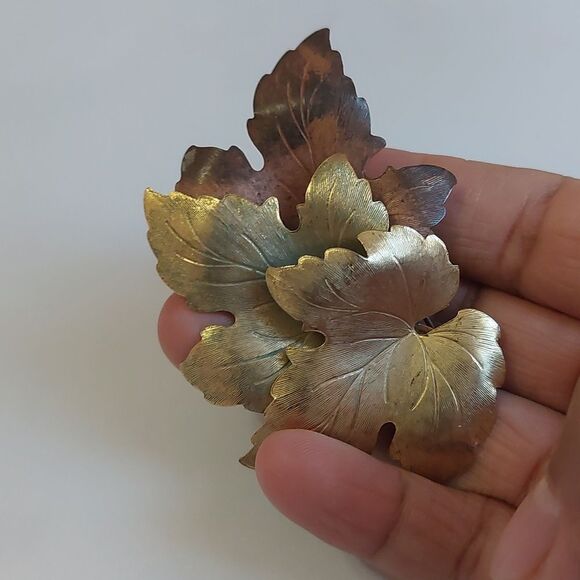 Vintage Triple Layered Articulated Leaves Brooch Pin Gold / Copper Tones - Picture 2 of 6